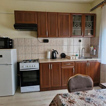 Ruttkai Vendeghaz Apartment Szekesfehervar Exterior photo