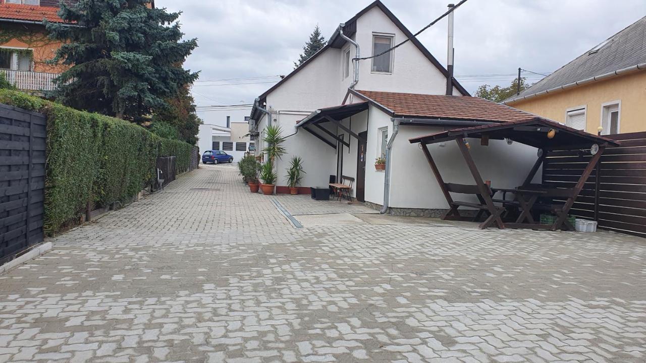Ruttkai Vendeghaz Apartment Szekesfehervar Exterior photo