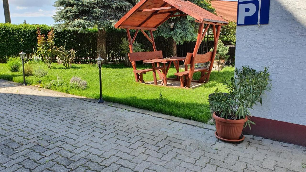 Ruttkai Vendeghaz Apartment Szekesfehervar Exterior photo