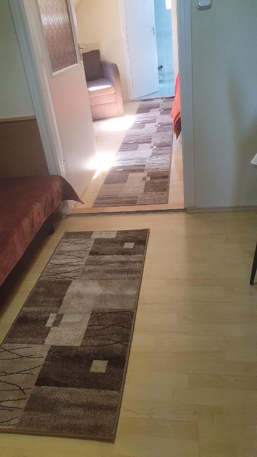 Ruttkai Vendeghaz Apartment Szekesfehervar Exterior photo